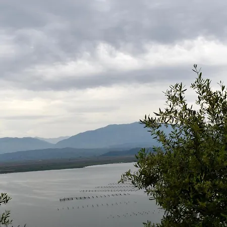 Дом отдыха Sea&lake View Escape