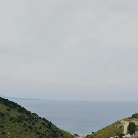 Дом отдыха Sea&lake View Escape