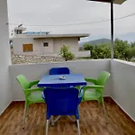 بيت للعطل Sea&lake View Escape *