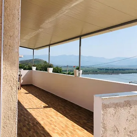 Sea&lake View Escape Εξαμίλιο